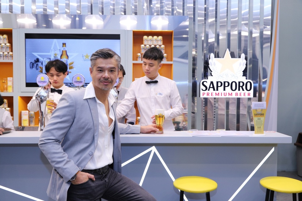 Lâm Vissay thích thú trải nghiệm dịch vụ chuẩn Omotenashi tại Sapporo Premium Bar - 3 Lâm Vissay thích thú trải nghiệm dịch vụ chuẩn Omotenashi tại Sapporo Premium Bar - 3
