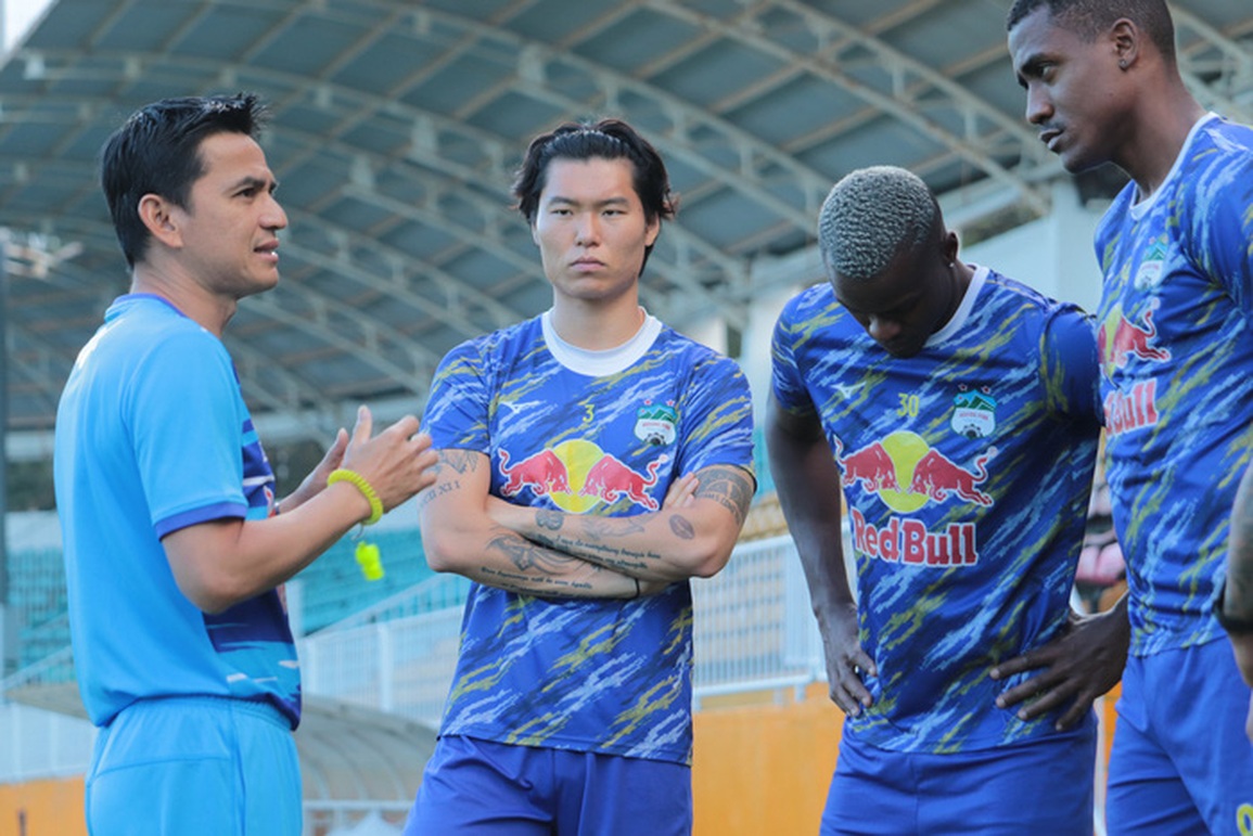 Các đội bóng V-League khai xuân, sẵn sàng cho mùa giải mới - 2 Các đội bóng V-League khai xuân, sẵn sàng cho mùa giải mới - 2