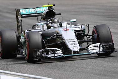 Nico Rosberg thi đấu chói sáng tại sân nhà