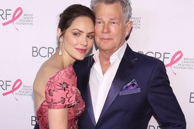 Ca sĩ 36 tuổi Katharine McPhee mang thai với chồng 71 tuổi