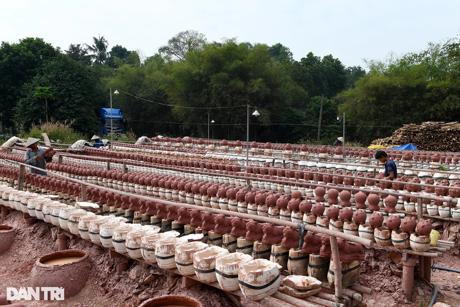 Hổ đất nung ở các lò gốm Bình Dương cháy hàng phục vụ thị trường Tết - 1 Hổ đất nung ở các lò gốm Bình Dương cháy hàng phục vụ thị trường Tết - 1