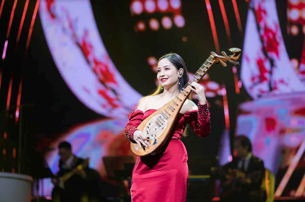 Nghệ sĩ đàn tỳ bà Vũ Diệu Thảo lần đầu kết hợp với ca sĩ Như Quỳnh - 1 Nghệ sĩ đàn tỳ bà Vũ Diệu Thảo lần đầu kết hợp với ca sĩ Như Quỳnh - 1