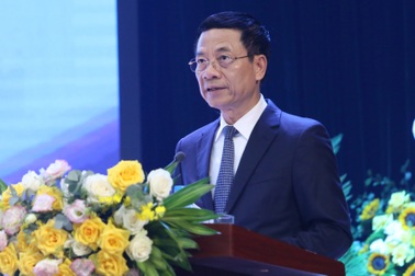 Bộ trưởng chia sẻ với sinh viên ngành AI: "Các bạn là người hạnh phúc nhất"