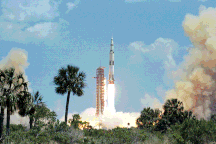 Tròn 50 năm sứ mệnh Apollo 16 đưa con người lên Mặt Trăng