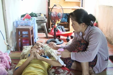 Bệnh viện trả về lo hậu sự, chờ mổ tử thi thì người đàn ông bất ngờ sống lại