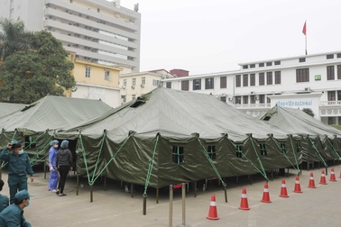 Thần tốc xây dựng bệnh viện dã chiến tại Bệnh viện Bạch Mai