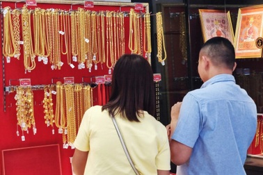 Giá vàng thật tăng cao, người Thái Lan đổ xô mua vàng giả