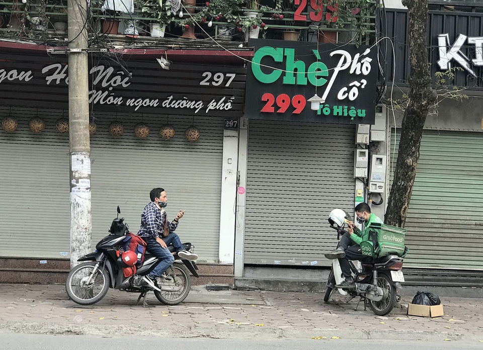 Chuyện thời Covid-19: Quán hàng không tiếp khách chỉ tiếp mỗi shipper - 1 Chuyện thời Covid-19: Quán hàng không tiếp khách chỉ tiếp mỗi shipper - 1