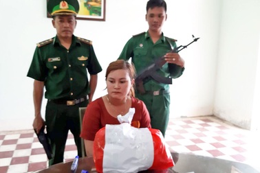 "Kiều nữ" vận chuyển hơn 3kg ma túy