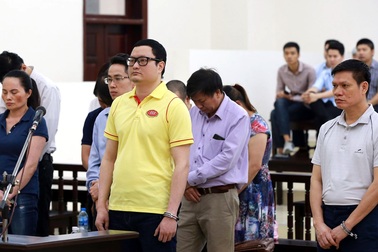 Gần 3 tiếng đồng hồ tuyên án vụ thao túng giá chứng khoán đầu tiên