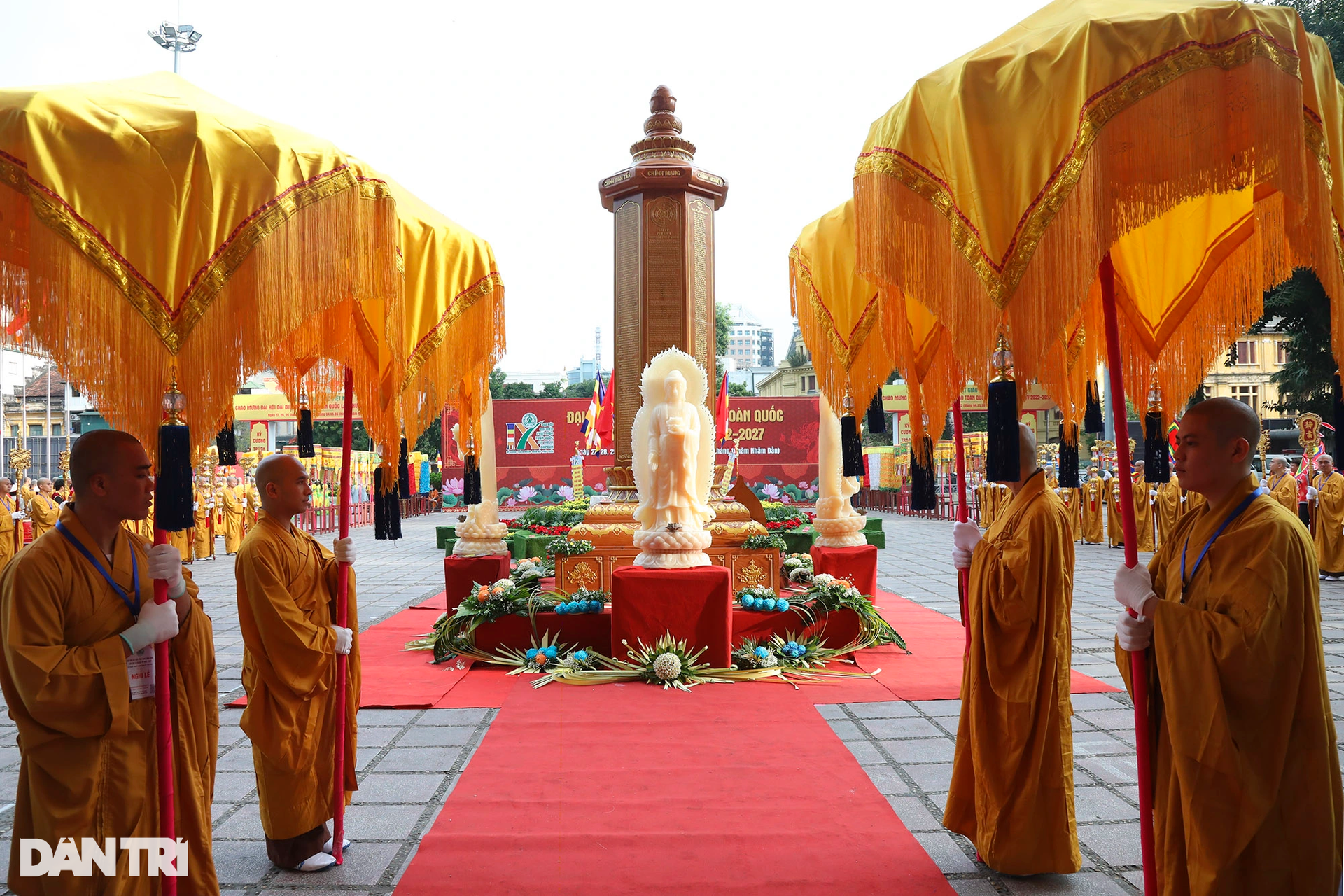 Lễ cung nghinh chư Tôn đức Giáo phẩm chào mừng Đại hội Phật giáo Việt Nam - 11 Lễ cung nghinh chư Tôn đức Giáo phẩm chào mừng Đại hội Phật giáo Việt Nam - 11