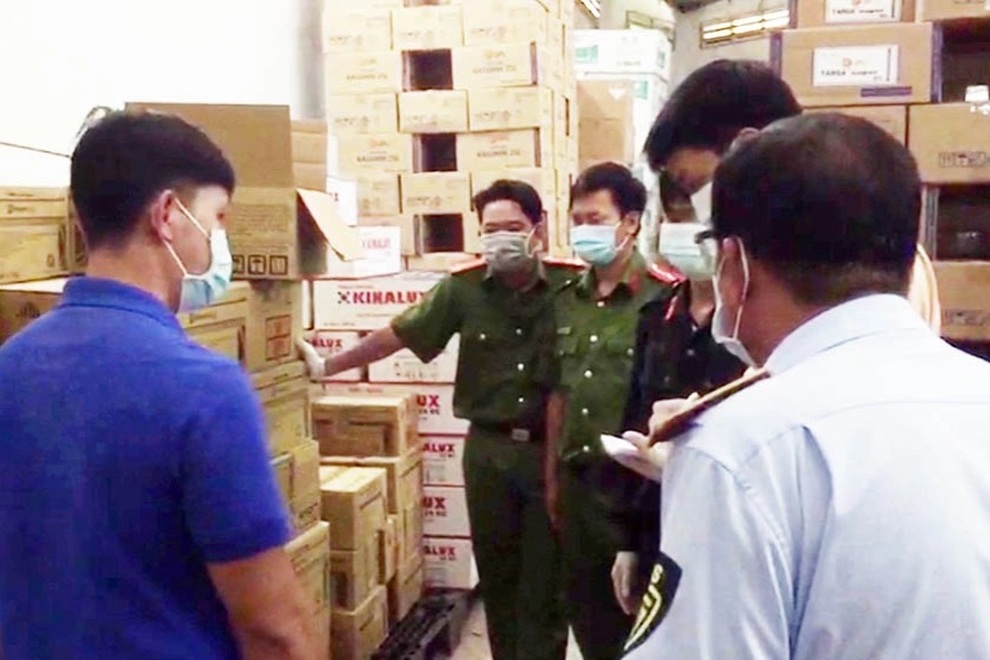 Phát hiện gần 16.000 sản phẩm diệt cỏ, trừ sâu.. không rõ nguồn gốc - 1 Phát hiện gần 16.000 sản phẩm diệt cỏ, trừ sâu.. không rõ nguồn gốc - 1