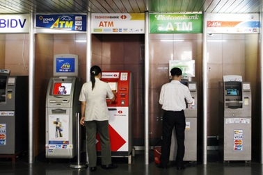 Sau kỳ nghỉ lễ, ATM lại … hết tiền