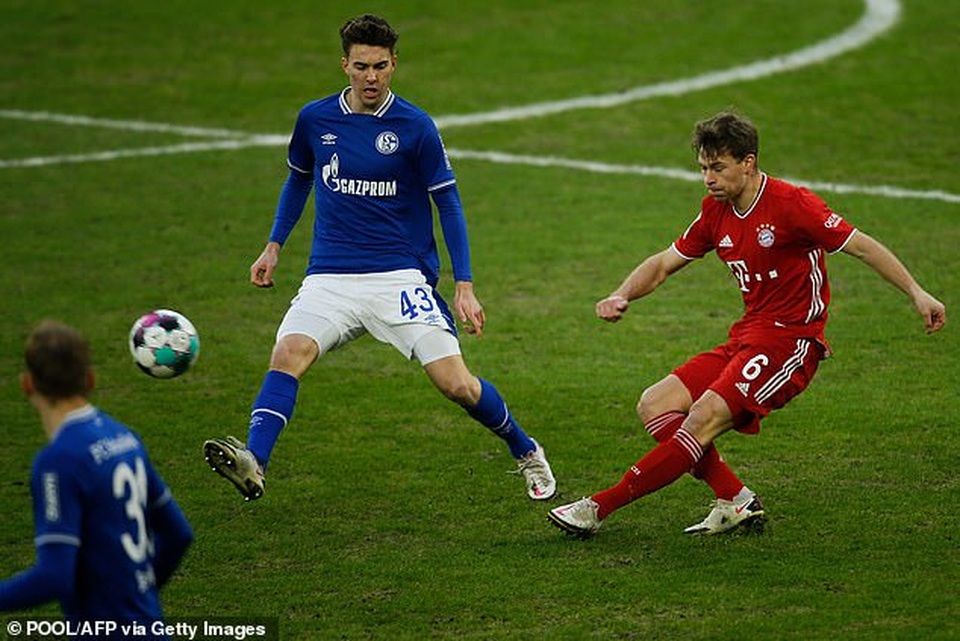Thắng đậm Schalke, Bayern Munich tăng tốc trong cuộc đua vô địch - 2 Thắng đậm Schalke, Bayern Munich tăng tốc trong cuộc đua vô địch - 2