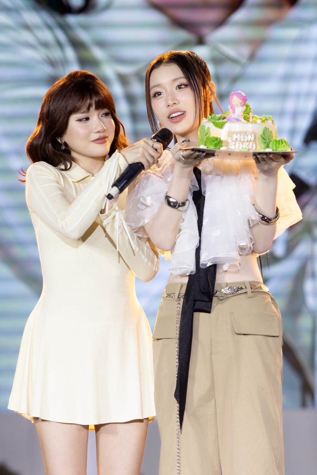 Han Sara bật khóc kể về 2 năm ở ẩn, được bố nhắn nhủ xúc động từ Hàn Quốc - 1 Han Sara bật khóc kể về 2 năm ở ẩn, được bố nhắn nhủ xúc động từ Hàn Quốc - 1