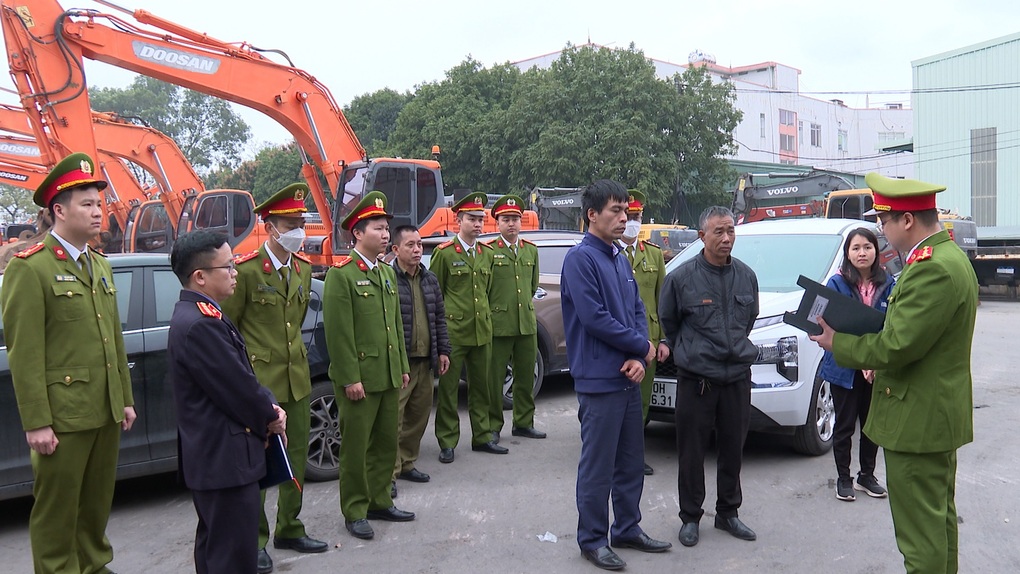 6 người tại trung tâm đăng kiểm ở Hà Nội bị khởi tố vì nhận tiền bôi trơn - 1 6 người tại trung tâm đăng kiểm ở Hà Nội bị khởi tố vì nhận tiền bôi trơn - 1