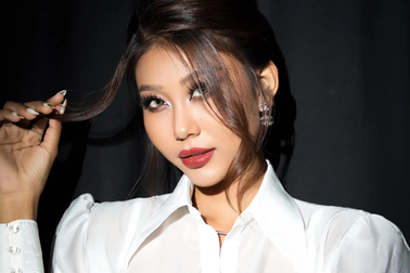 Á hậu Thạch Thu Thảo: Học đại học ở Cần Thơ, đi xe khách mỗi tuần lên TPHCM