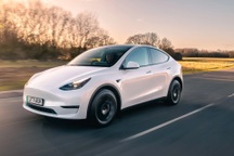 Tesla Model Y trở thành xe bán chạy nhất thế giới, Toyota Corolla về nhì