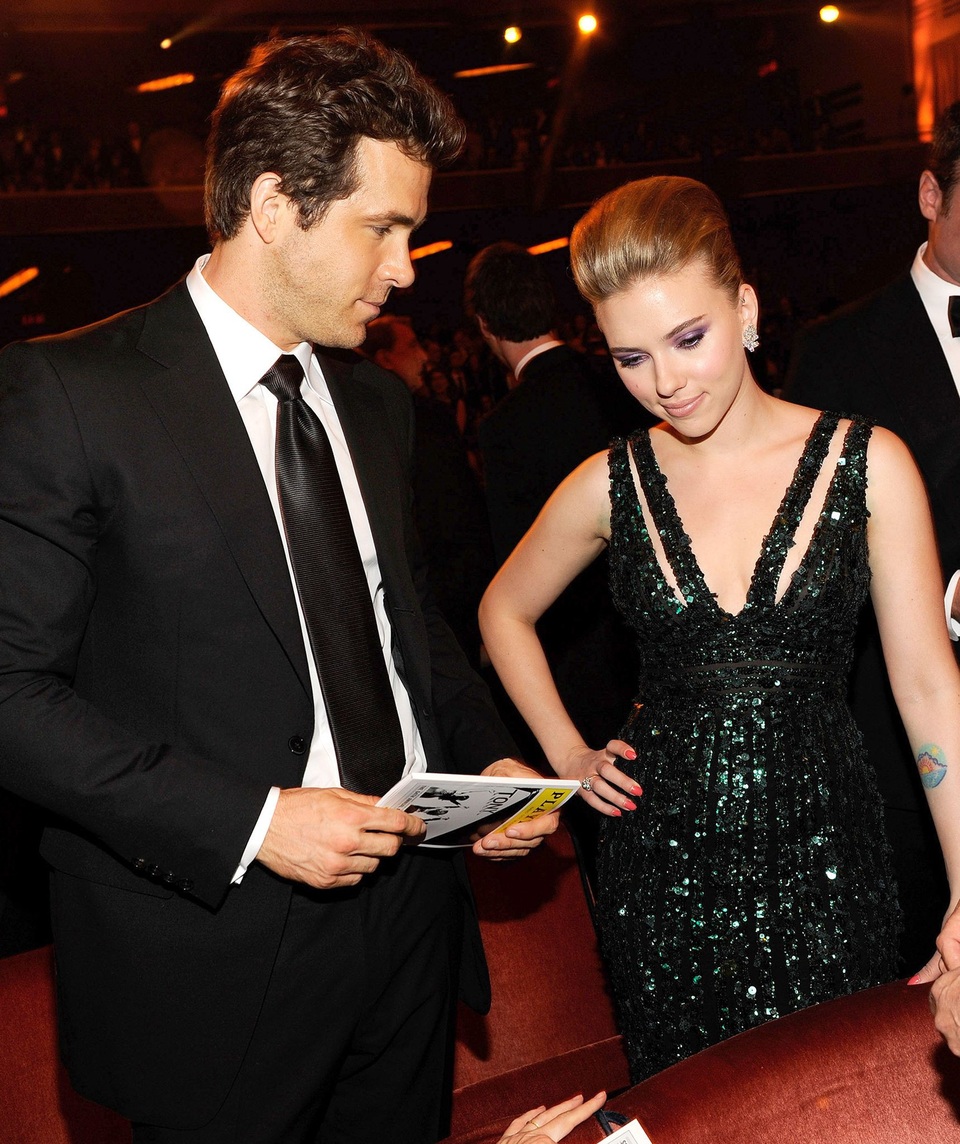 Bạn trai và chồng cũ của Scarlett Johansson gặp gỡ thân mật trên truyền hình - 3 Bạn trai và chồng cũ của Scarlett Johansson gặp gỡ thân mật trên truyền hình - 3