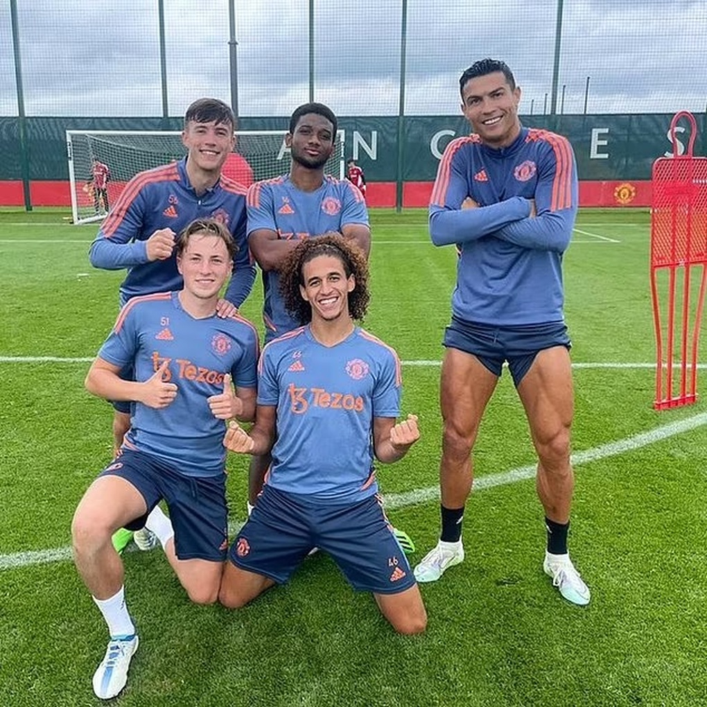 Martial gặp chấn thương, C.Ronaldo đảm trách hàng công của Man Utd - 1 Martial gặp chấn thương, C.Ronaldo đảm trách hàng công của Man Utd - 1