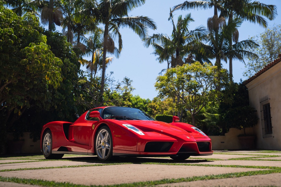 Soi chi tiết siêu xe Ferrari Enzo vừa lập kỷ lục bán đấu giá trực tuyến - 5 Soi chi tiết siêu xe Ferrari Enzo vừa lập kỷ lục bán đấu giá trực tuyến - 5