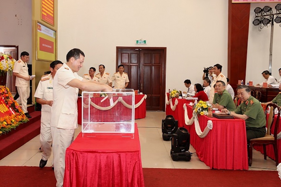 Giám đốc Công an Đồng Nai tái đắc cử Bí thư Đảng ủy Công an tỉnh - 1 Giám đốc Công an Đồng Nai tái đắc cử Bí thư Đảng ủy Công an tỉnh - 1