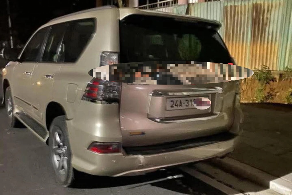 Tài xế Mazda đâm xe Lexus, bỏ chạy rồi lao vào nhà dân - 2 Tài xế Mazda đâm xe Lexus, bỏ chạy rồi lao vào nhà dân - 2