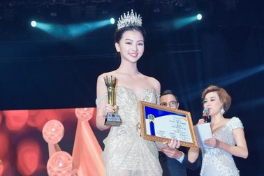 Nữ doanh nhân 21 tuổi được vinh danh trong lễ tôn vinh doanh nhân Sắc - Tâm - Tài 2017