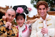 Nam diễn viên ngoại quốc trong "Tân Hoàn châu cách cách" cầu hôn bạn trai