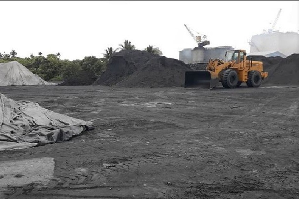 Vụ bắt giữ gần 1 nghìn tấn than trái phép: Hàng loạt “quan phường” bị xem xét kỷ luật - 1 Vụ bắt giữ gần 1 nghìn tấn than trái phép: Hàng loạt “quan phường” bị xem xét kỷ luật - 1