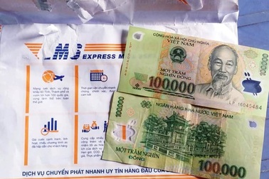 Bán gà ủng hộ quỹ chống dịch Covid-19, cụ bà được nhận quà của bạn đọc