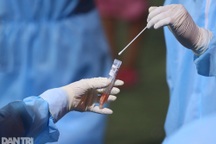 Thứ trưởng Bộ Y tế kêu gọi người dân TPHCM tự test nhanh Covid-19