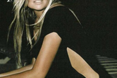 Cựu thành viên nhóm Spice Girls lên xe hoa