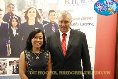 Gặp đại diện trường BHMS Thụy Sĩ, nhận học bổng