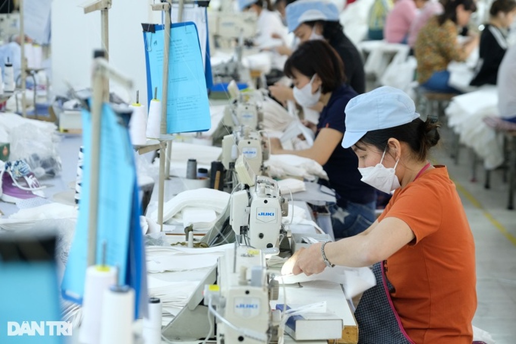 Nhiều lao động công nghiệp chế biến, chế tạo nộp hồ sơ bảo hiểm thất nghiệp - 2 Nhiều lao động công nghiệp chế biến, chế tạo nộp hồ sơ bảo hiểm thất nghiệp - 2
