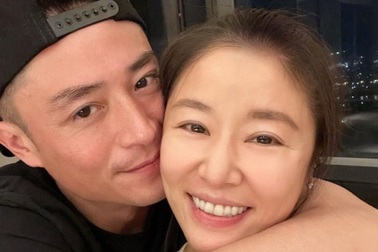 Lâm Tâm Như và Hoắc Kiến Hoa "má kề má" trong tiệc sinh nhật