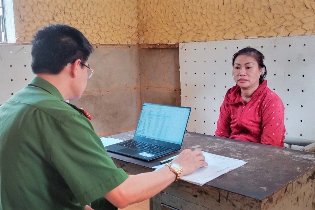 Khởi tố nữ hiệu trưởng rút tiền ăn của học sinh nghèo - 1 Khởi tố nữ hiệu trưởng rút tiền ăn của học sinh nghèo - 1