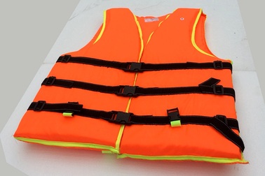 Dân buôn “thổi giá” áo phao cứu sinh, quản lý thị trường vào cuộc