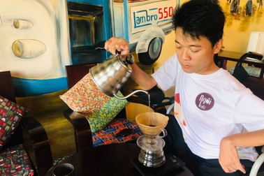 Mày mò tự học trên mạng, chàng trai một tay gây dựng cơ đồ, làm giàu