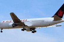 Hạ cánh khẩn vì cụ bà 80 tuổi cắn tiếp viên