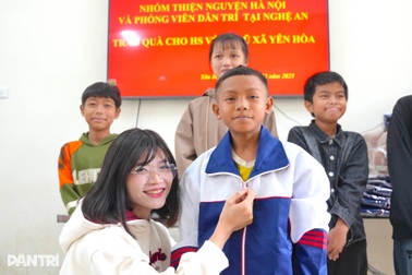 Bạn đọc tiếp tục hỗ trợ học sinh vùng lũ tại Nghệ An
