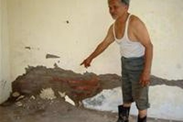 Hà Nội: Nhà tái định cư xuống cấp trầm trọng  