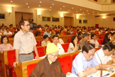 Thu ngân sách còn dựa nhiều vào khai thác tài nguyên 