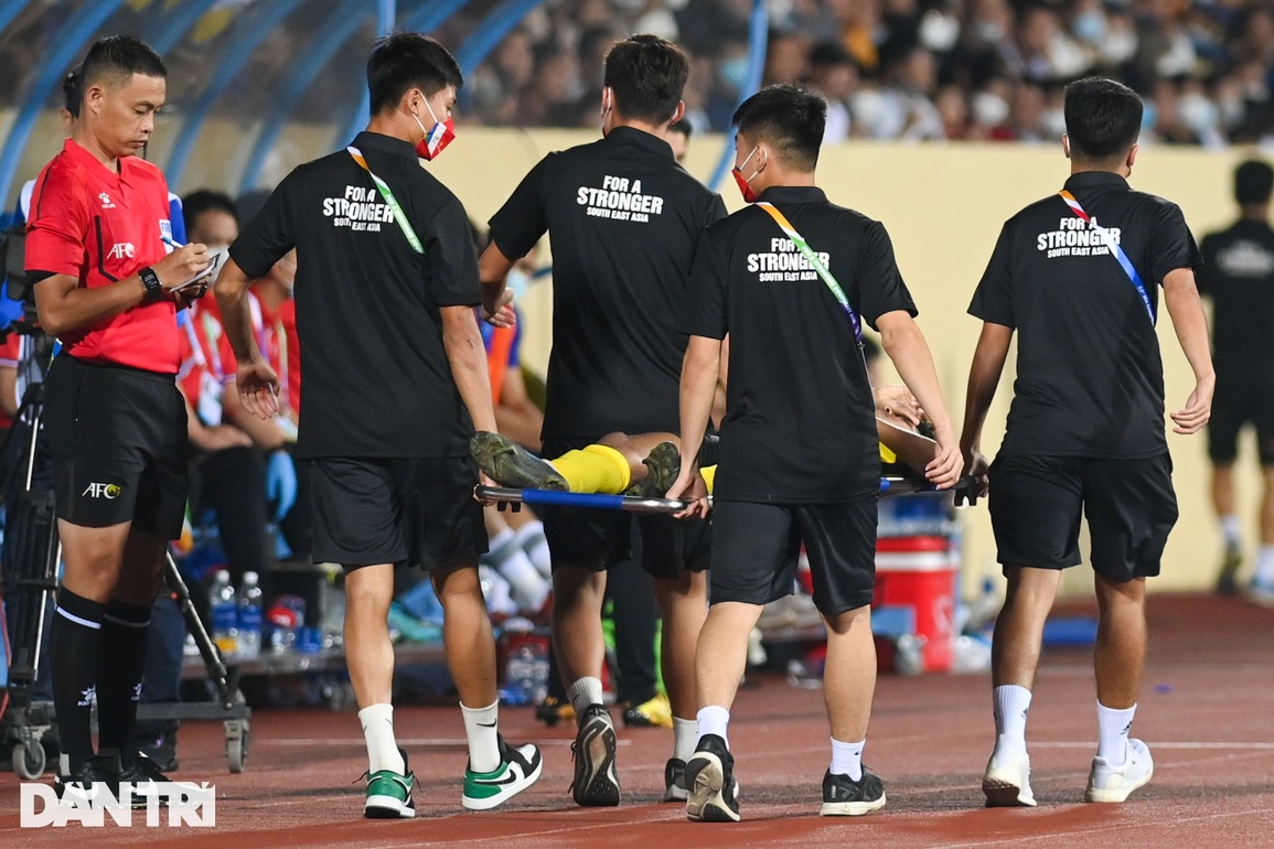 Cầu thủ U23 Malaysia nhập viện cấp cứu ở trận gặp Thái Lan - 1 Cầu thủ U23 Malaysia nhập viện cấp cứu ở trận gặp Thái Lan - 1