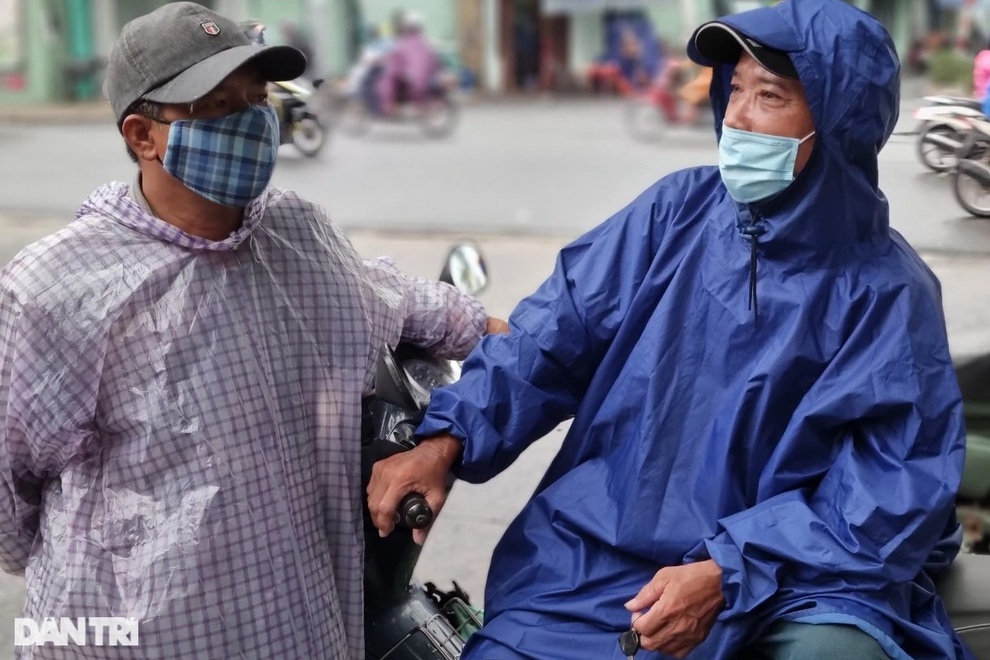 Cả ngày được vài ba khách, bác xe ôm thở ngắn thở dài - 3 Cả ngày được vài ba khách, bác xe ôm thở ngắn thở dài - 3