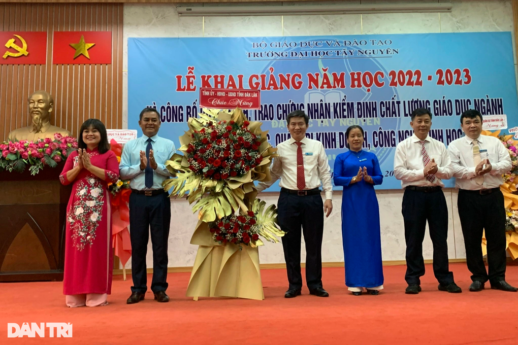 Trường ĐH Tây Nguyên cảm ơn bạn đọc Báo Dân trí - 1 Trường ĐH Tây Nguyên cảm ơn bạn đọc Báo Dân trí - 1