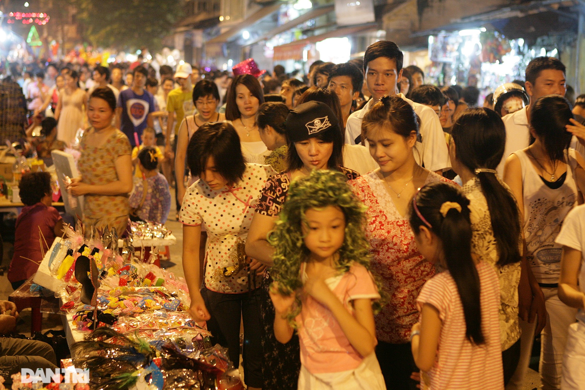 Trở về đêm Trung thu đông đúc cách nay hơn một thập niên - 1 Trở về đêm Trung thu đông đúc cách nay hơn một thập niên - 1