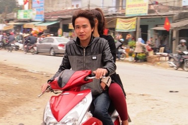 Tết đến, người dân lại “quên” luật giao thông