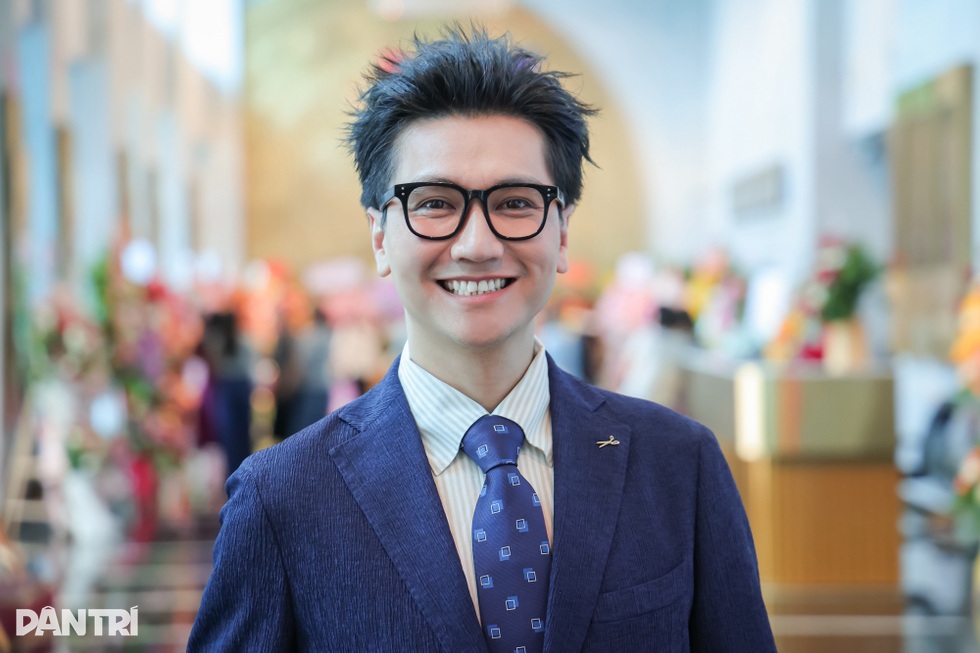 MC Công Tố: “Tôi bật khóc giữa một ngày thu đẹp trời mà không hiểu lý do” - 1