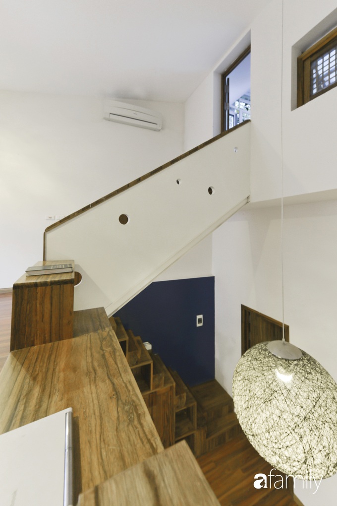 Vẻ đẹp của gỗ kết hợp nội thất đơn giản trong ngôi nhà 45,6m² ở ngõ nhỏ Hà Nội sau khi cải tạo - Ảnh 7. Vẻ đẹp của gỗ kết hợp nội thất đơn giản trong ngôi nhà 45,6m² ở ngõ nhỏ Hà Nội sau khi cải tạo - Ảnh 7.